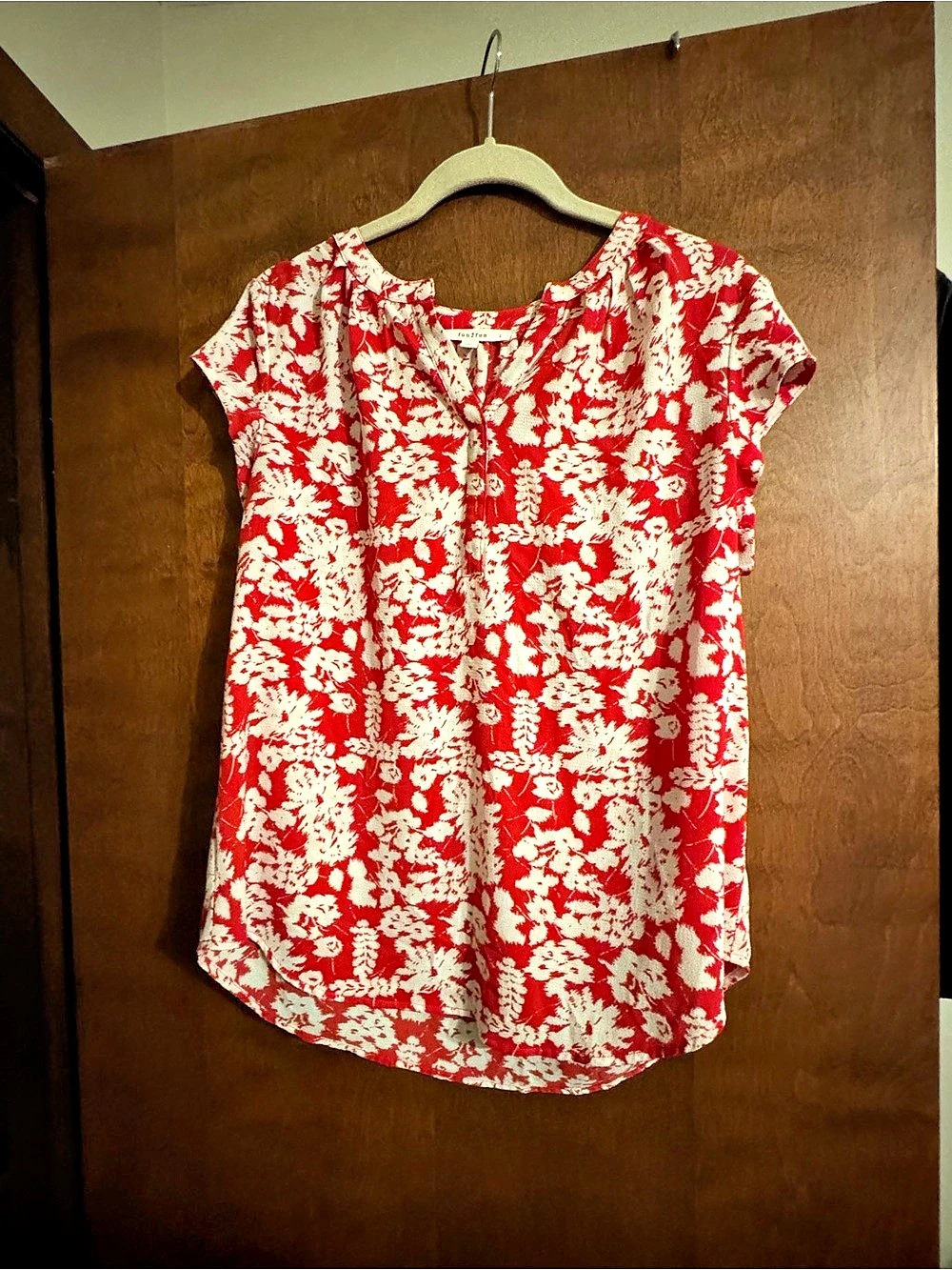 funfun Floral Blouse in Red & White Size Large Like New